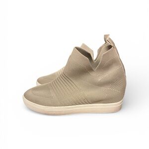 Cushionaire Hoyt Knit Hidden Wedge Sock Sneakers Beige/Taupe • 9M